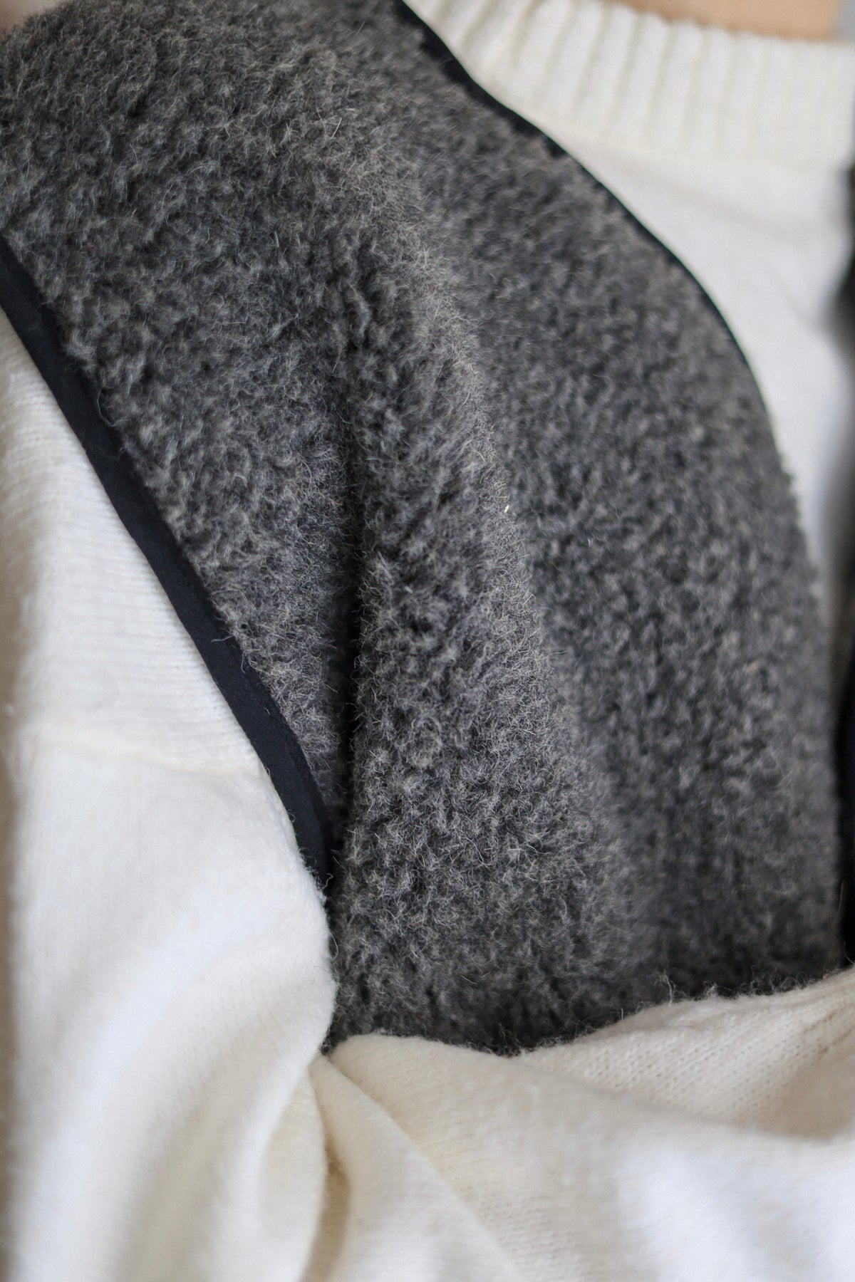 RAW Merino Wollweste Grau