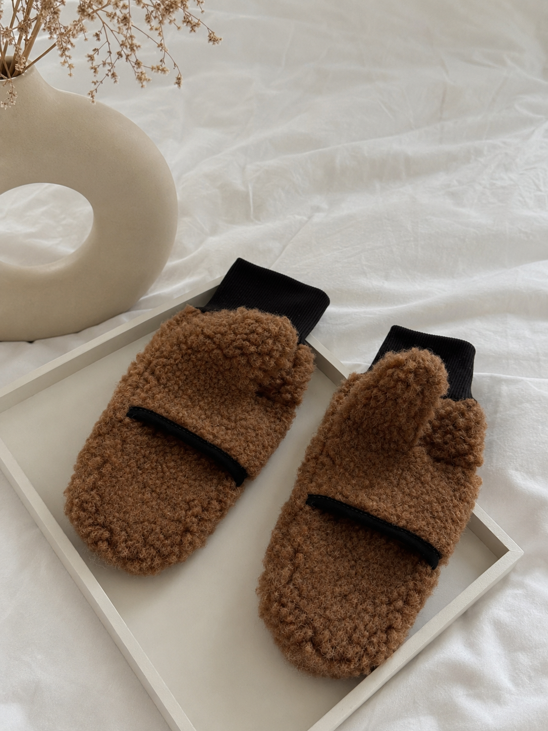 Klappfäustlinge aus 100% Schafwolle – Braun | Schwarze Bündchen