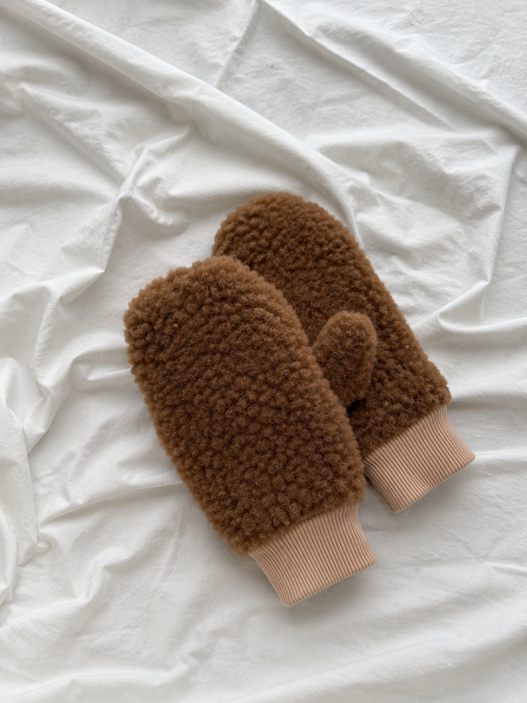 Klappfäustlinge aus 100% Schafwolle – Braun | Beige Bündchen