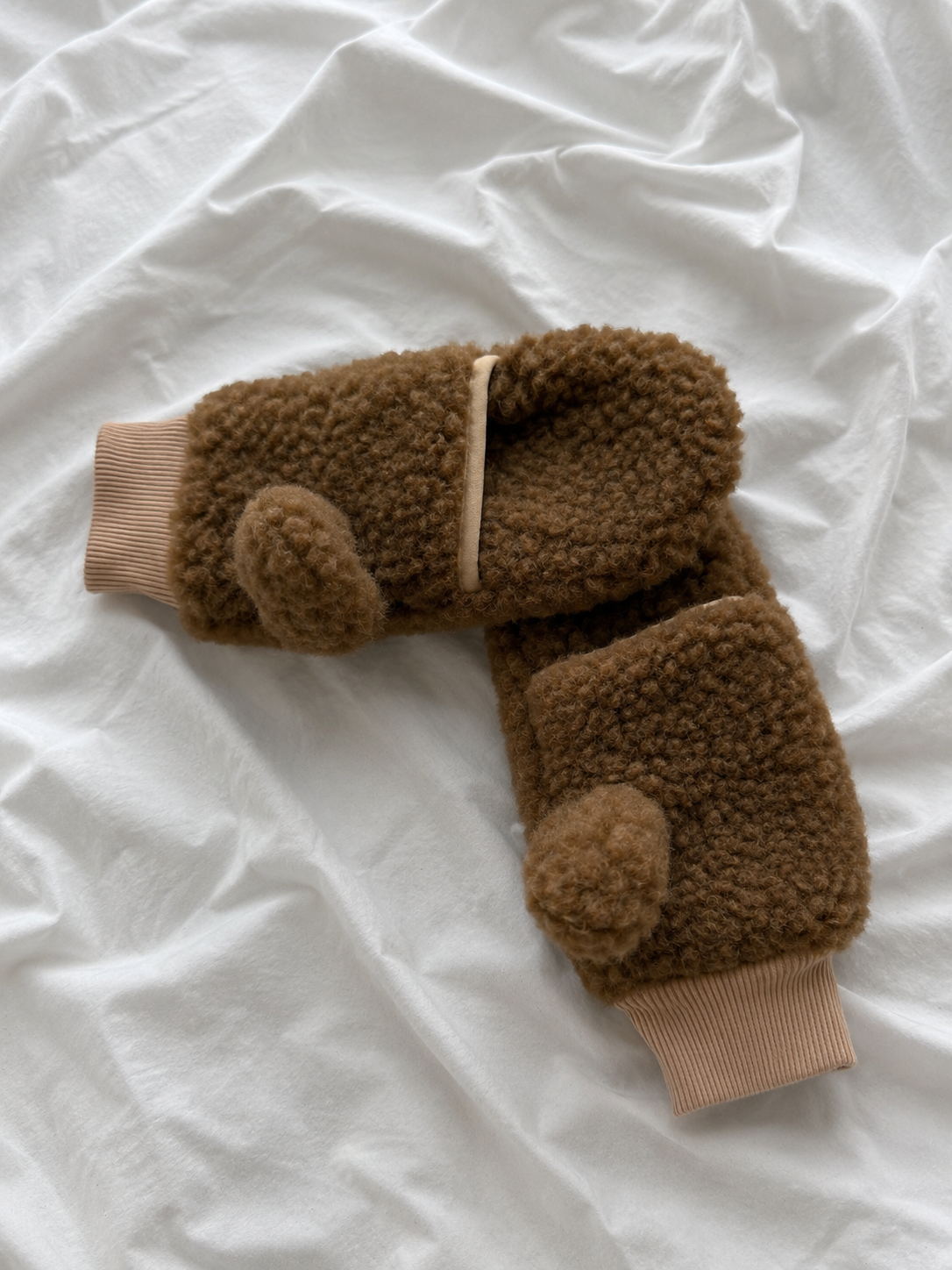 Klappfäustlinge aus 100% Schafwolle – Braun | Beige Bündchen