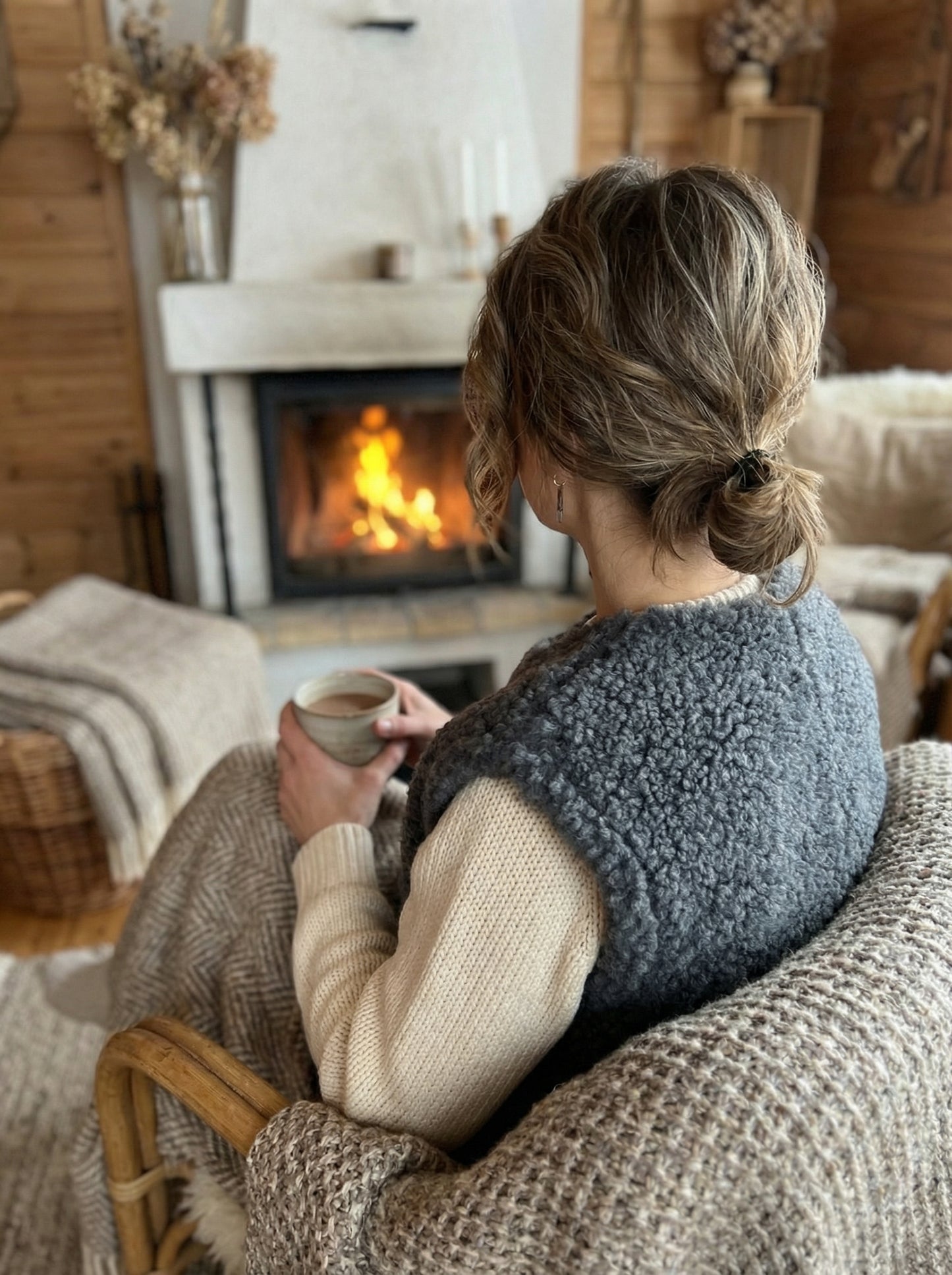 NORA VEST — grafitowa kamizelka z wełny merino