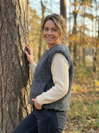 NORA VEST — grafitowa kamizelka z wełny merino