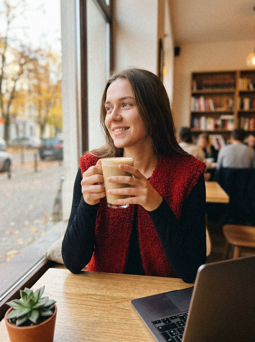 NORA VEST — czerwona kamizelka z wełny merino