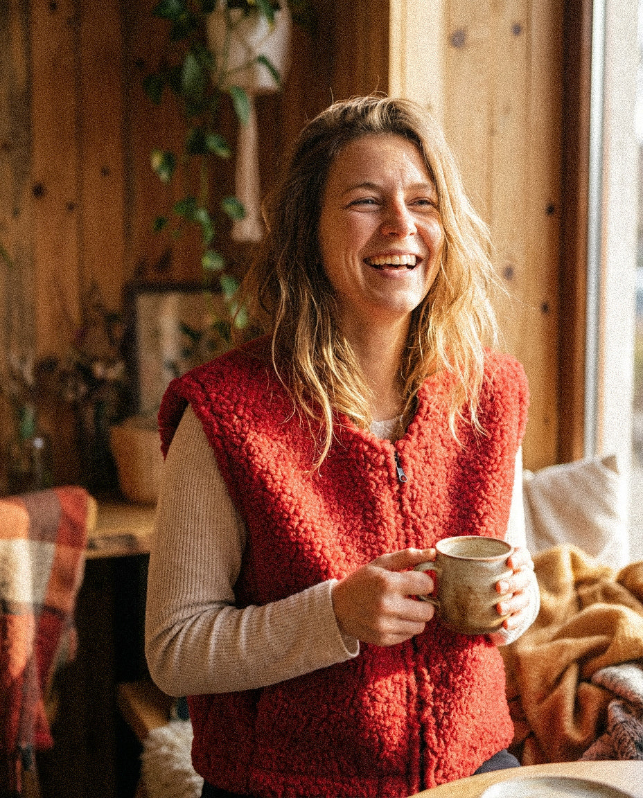 NORA VEST — czerwona kamizelka z wełny merino