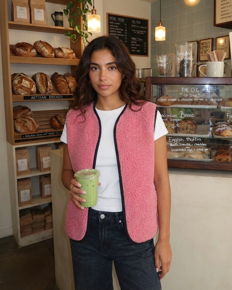 RAW Vest Pink — Różowa Kamizelka Teddy z Wełny Merino