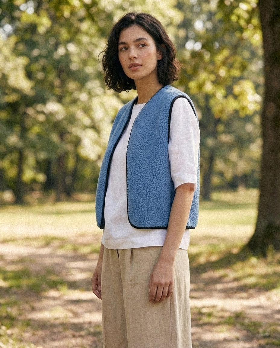RAW Vest Blue — Niebieska Kamizelka Teddy z Wełny Merino