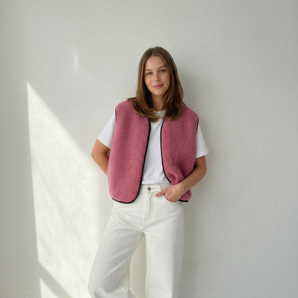 RAW Vest Pink — Różowa Kamizelka Teddy z Wełny Merino