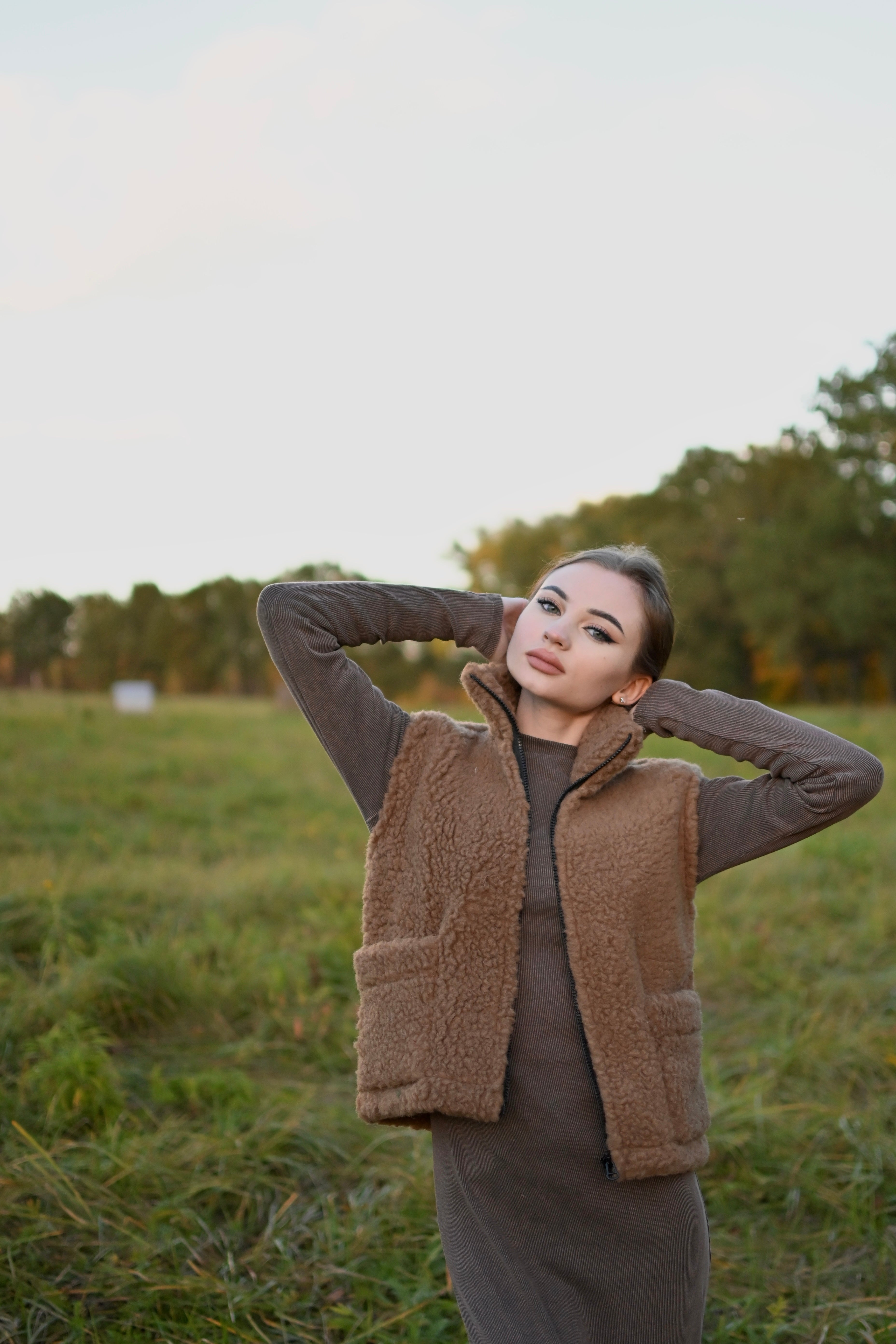 Brązowa kamizelka teddy