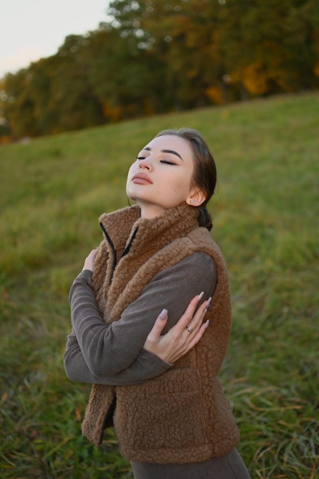 Brązowa kamizelka teddy