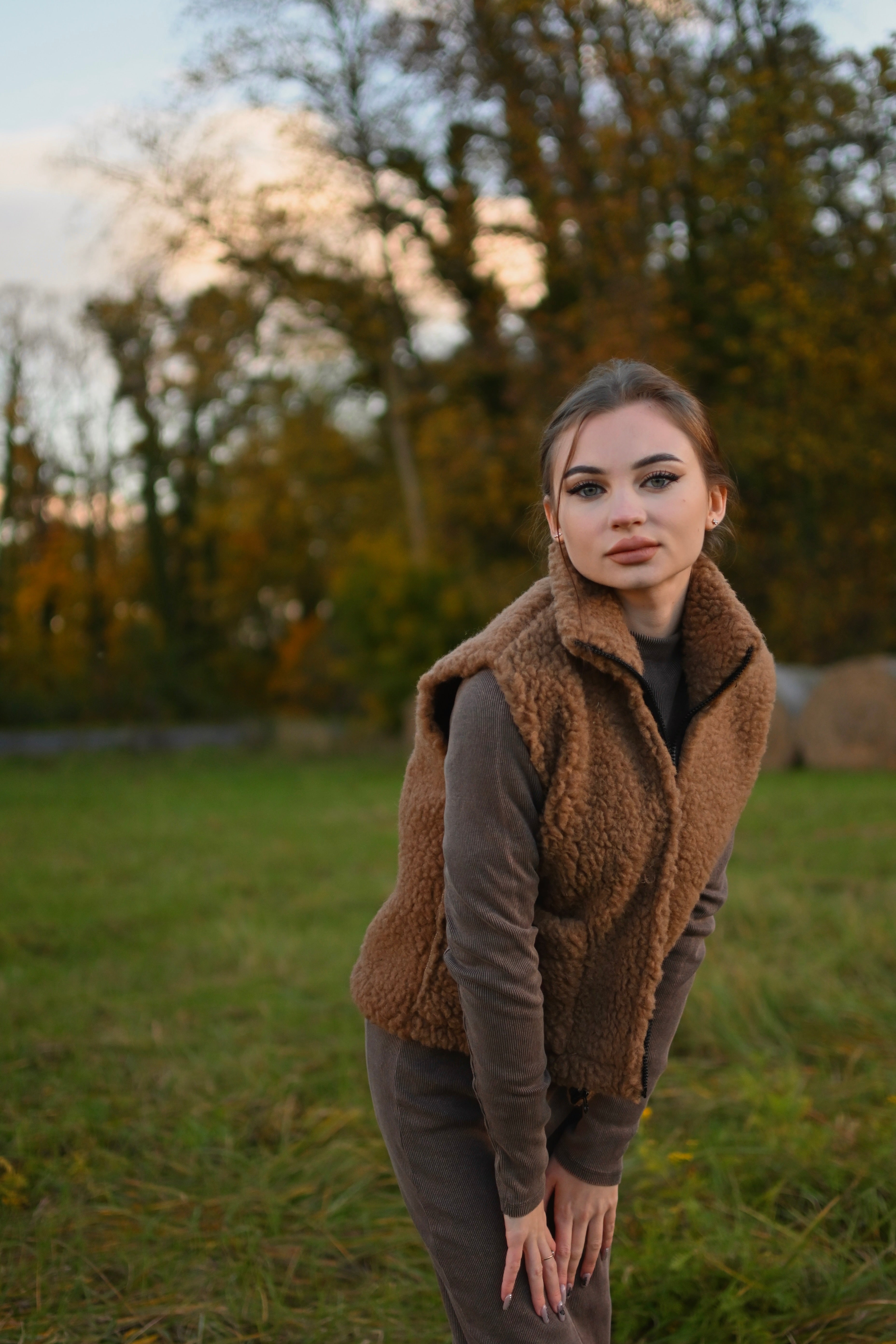 Brązowa kamizelka teddy