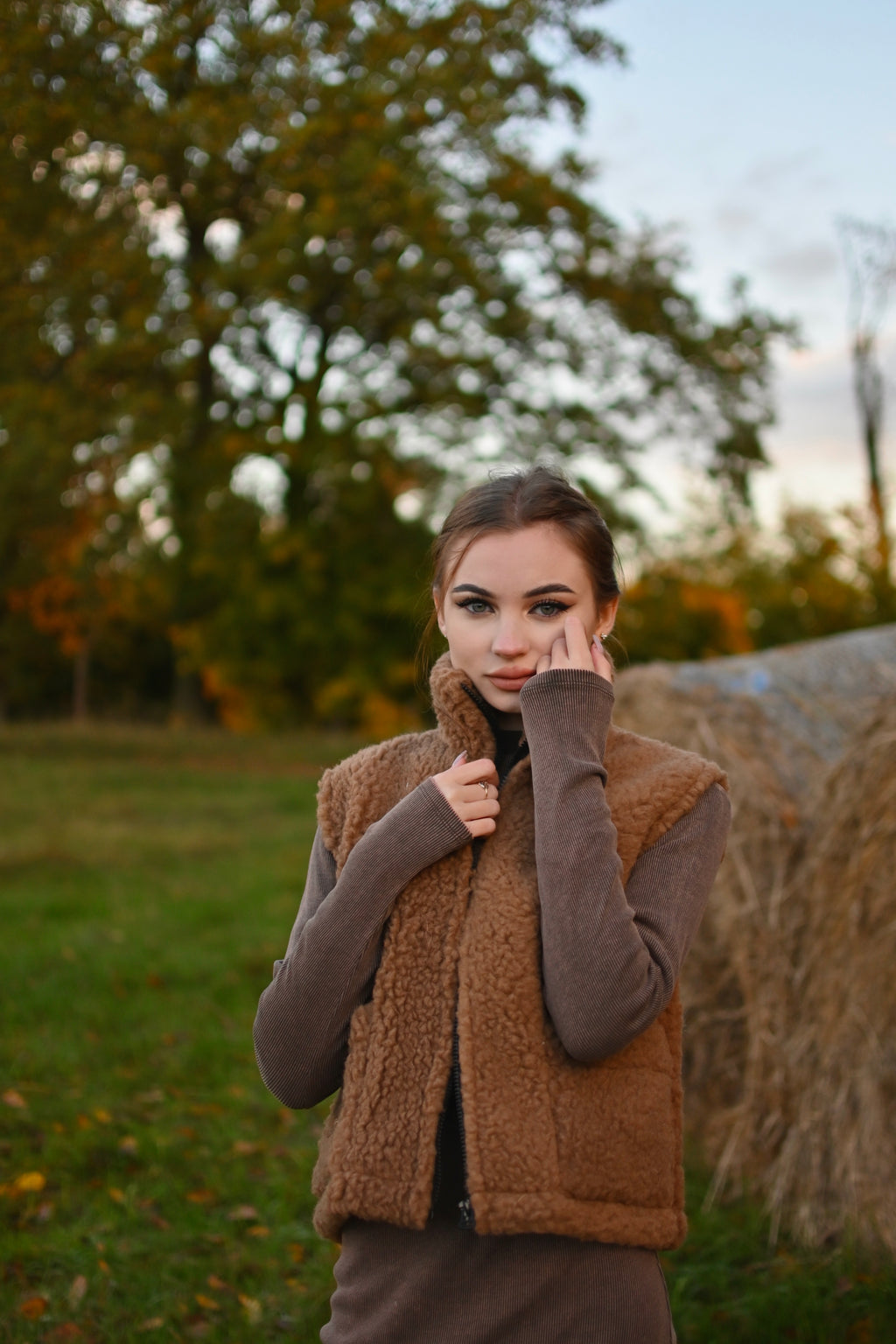 Brązowa kamizelka teddy