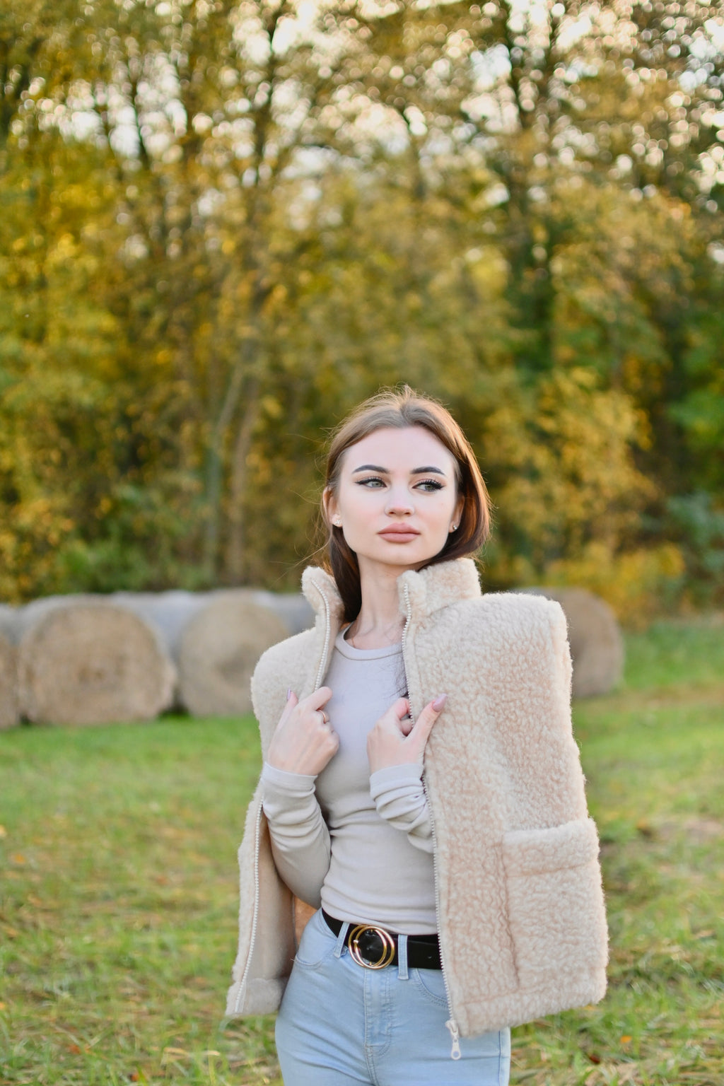 Ciepła beżowa kamizelka