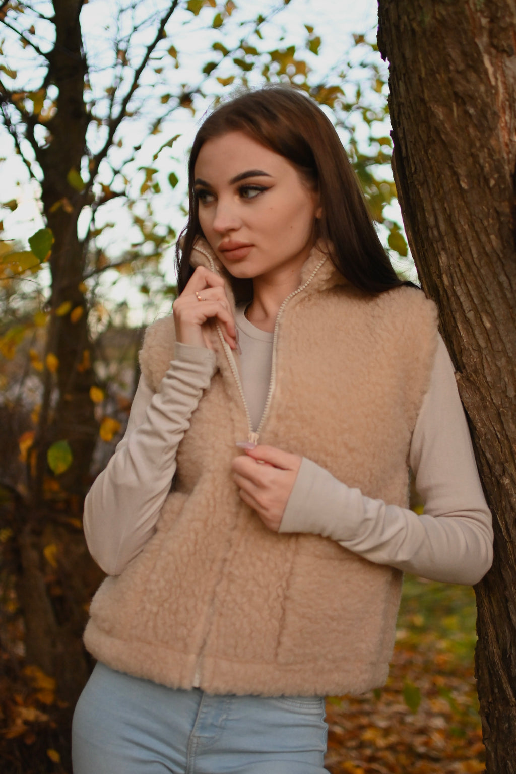 Ciepła beżowa kamizelka